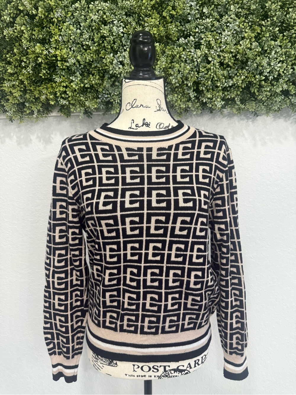 Tiramisu Black Cream Geometric Monogram Knit Sweater Est Size M